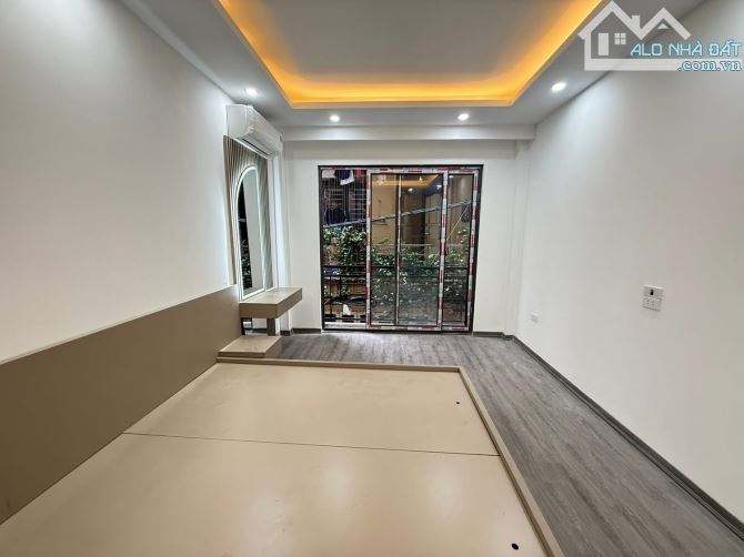 TT ĐỐNG ĐA - NHÀ MỚI KÍNH KOONG - THANG MÁY HIỆN ĐẠI - CÁCH Ô TÔ TRÁNH 30M - NGÕ THÔNG - G - 1