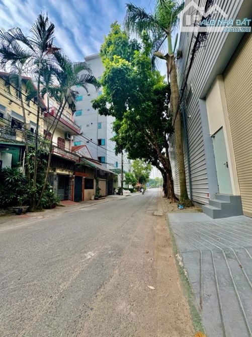 NGUYỄN VĂN LINH,LONG BIÊN 18tỷ 110m Ô TÔ ĐỖ CỬA,KINH DOANH,VỈA HÈ RỘNG - 1