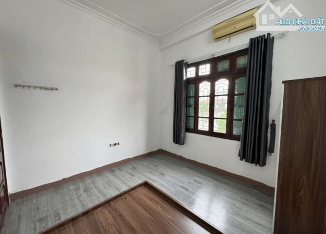 Bán nhà trung tâm Việt Hưng- 10m ra ngõ Container, Dân xây 37m2- Nhỉnh 6 tỷ - 1