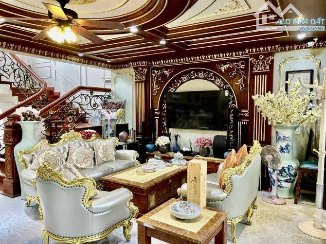 Bán biệt Thự Đẹp Như cung điện dát vàng_ 180m2 đông nam - 1