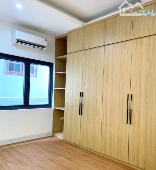 Cự khối - long biên - nhà đẹp full nội thất - cách nhà ra ô tô ngõ thông gần hồ - 1
