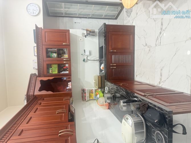 Biệt thự mini mới đẹp ở ngay, 82m2, 3 tầng đúc BTCT, P16, Q8, SHR hoàn công đủ, nhỉnh: 8t - 1