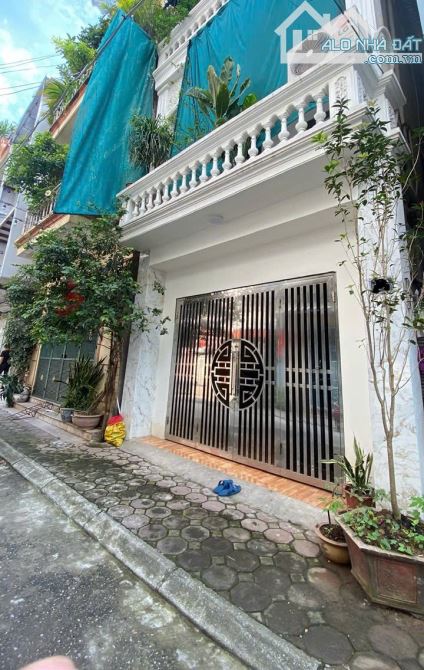Bán nhà 4 tầng Long Biên, vị trí siêu đẹp, ô tô đỗ cửa, dân xây, dòng tiền 120 triệu/năm - 1