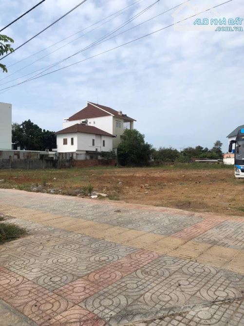TRUNG TÂM TT LONG HẢI  ĐƯỜNG NGUYỄN TẤT THÀNH 2740M2 - 1