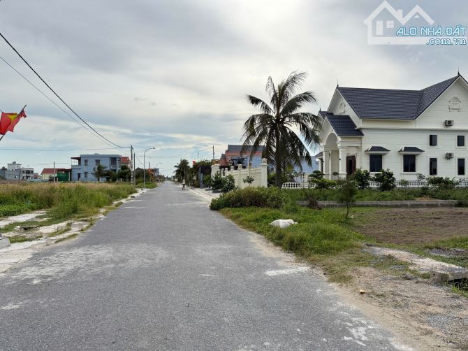 Quá hiếm đất biển Giao Phong 105m2 lô góc đường 10m giá 2.3 tỷ chỉ 100m ra biển - 1