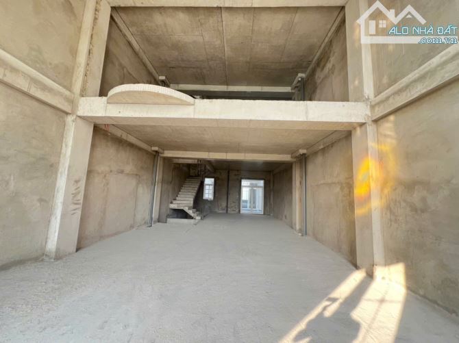 Rẻ nhất Vạn Phúc City DT 140m(7x20m) nhà thô,1 hầm 4 tầng, đã có sổ giá 28,9 TL - 1