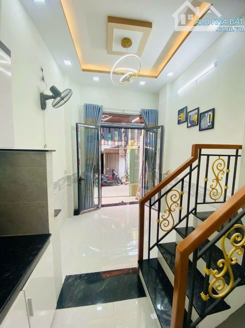 Chỉ 2 tỷ 7 có ngay nhà 3 tầng - hẻm 3.5m - Quận 8 gần cầu Chà Và. - 1
