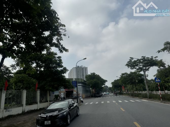 Bán nhà Phúc Lợi 42m, oto đỗ cổng, dân xây, thoáng sáng, 5.75 tỷ - 1