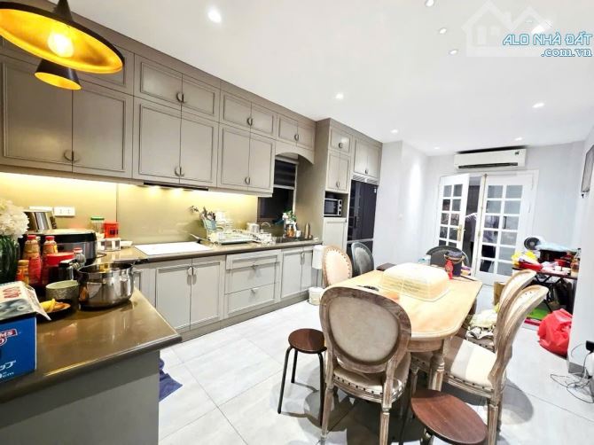 Bán nhà phố Trạm , DT 33m2 , MT 3.3m ,Xây 7 Tầng ,Giá 8.8 tỷ , Lô góc - Full nội thất - 13