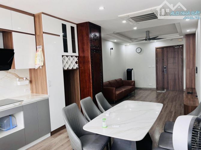 Cần bán siêu phẩm căn góc 3 ngủ Cầu Giấy 95m2, full nội thất cao cấp, view đẹp - 2