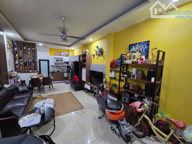 Nhà đẹp full nội thất ngõ 79 Cầu Giấy, ngõ thông rộng, Văn phòng CTY, 45m2 sổ. Giá 13.5 tỷ - 2