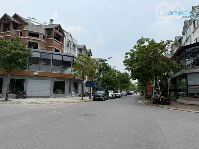 CẦN BÁN NHÀ BIỆT THỰ LIỀN KỀ BÁT KHỐI, THẠCH BÀN LONG BIÊN HÀ NỘI. - 2