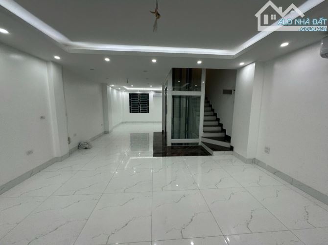 Hiếm, phân lô Hoàng Quốc Việt 63m x 7T, TM, gara, ô tô tránh, 2 mặt thoáng, full NT 25,2ty - 2