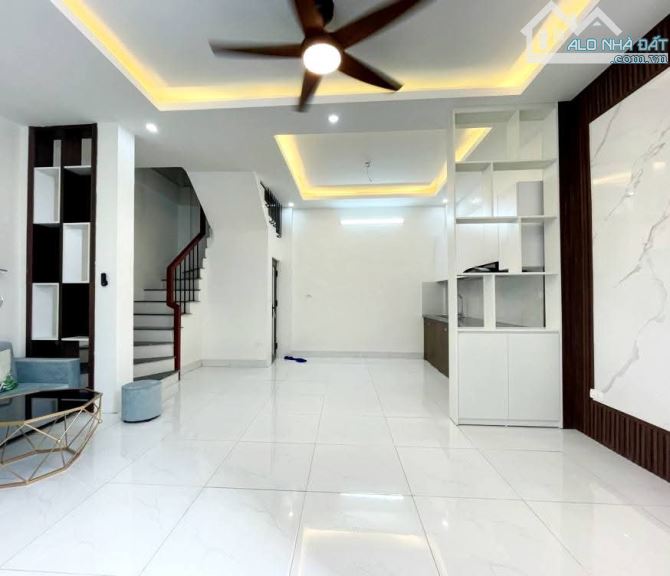 Cự khối - long biên - nhà đẹp full nội thất - cách nhà ra ô tô ngõ thông gần hồ - 2