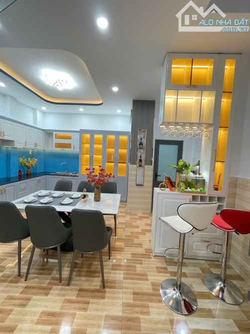 3 TẦNG NỘI THẤT CAO CẤP-MT HẺM XE HƠI-HUỲNH TẤN PHÁT-TT NHÀ BÈ-DT:4.02*16m- GIÁ 6TỶ 250 - 2