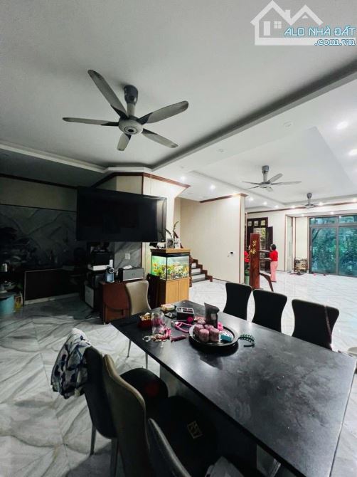 BIỆT THỤ SÂN VƯỜN ĐẸP  NHẤT VĨNH PHÚC- BA ĐÌNH, 145M2 MT 8.2M, BẢO VỆ TRỰC 24/7, GIÁ 45 TỶ - 2
