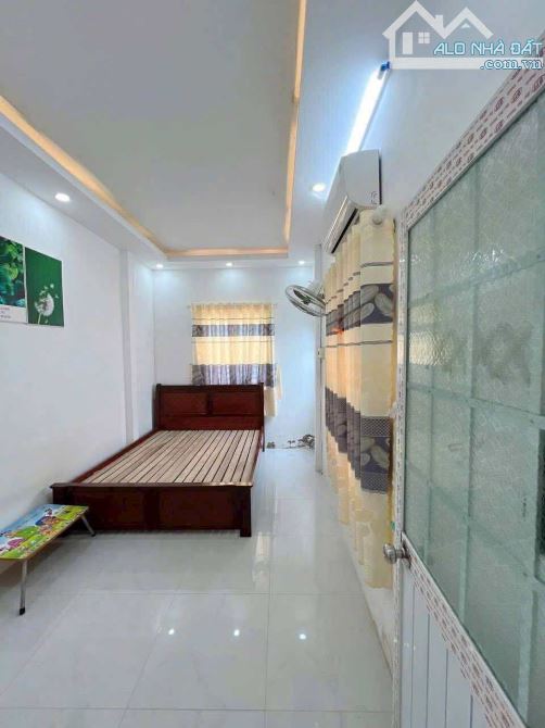 Bán nhà 1 lầu hẻm 137 đường Hoàng Văn Thụ 1,8 tỷ - 2