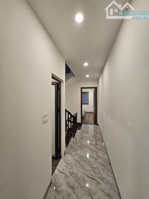 Giảm Giá Sâu, chỉ 8,5 tỉ có nhà 50m2- 4,5 tầng Ô tô Vũ Xuân Thiều LB - 3