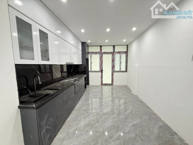 TT ĐỐNG ĐA - NHÀ MỚI KÍNH KOONG - THANG MÁY HIỆN ĐẠI - CÁCH Ô TÔ TRÁNH 30M - NGÕ THÔNG - G - 3