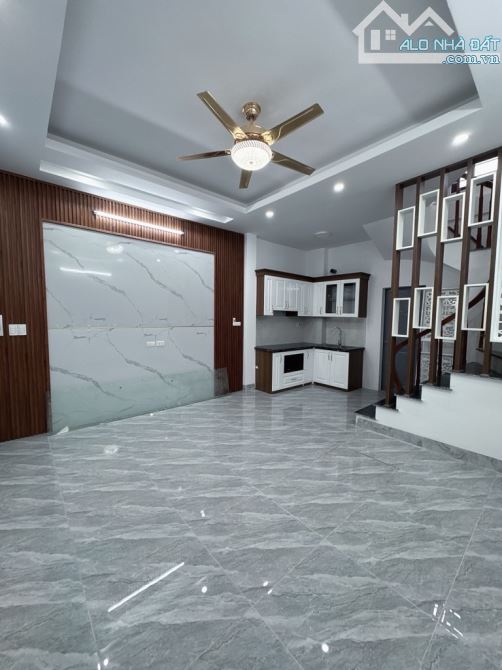 🌹🌹🌹 NHÀ LONG BIÊN MỚI TOANH - 5 TẦNG CỰC THOÁNG- Ô TÔ ĐỖ CỔNG -GIÁ CHỈ 6TỶ - 3