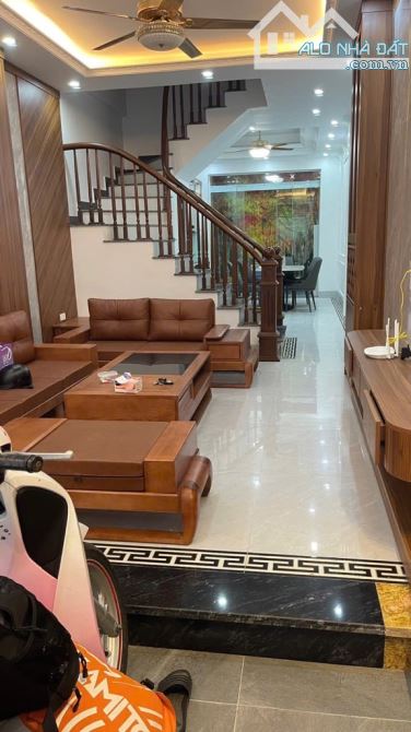 Bán nhà Nguyễn Văn Cừ 55m 5 tầng nhỉnh 11 tỷ. Mặt ngõ - 3
