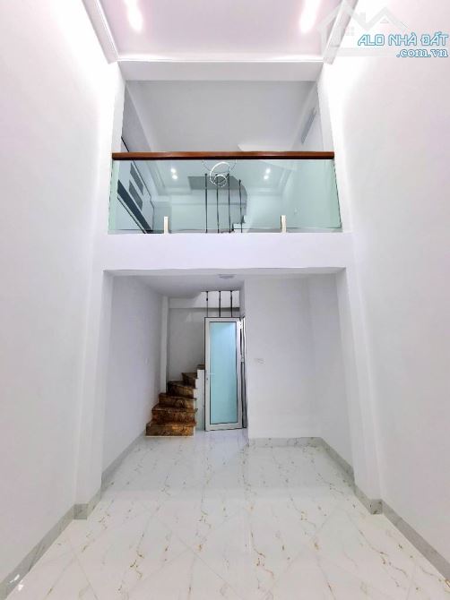 Nhà 30m2 Khương Đình, lô góc kinh doanh, 5 tầng, 5.x tỷ.Ngõ xe ba gác - 3