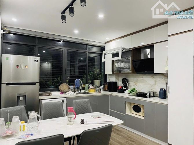 Cần bán siêu phẩm căn góc 3 ngủ Cầu Giấy 95m2, full nội thất cao cấp, view đẹp - 4