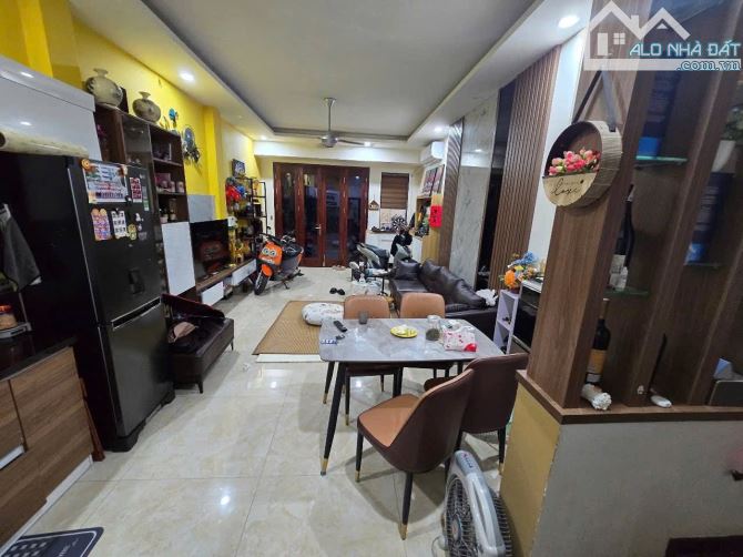 Nhà đẹp full nội thất ngõ 79 Cầu Giấy, ngõ thông rộng, Văn phòng CTY, 45m2 sổ. Giá 13.5 tỷ - 4