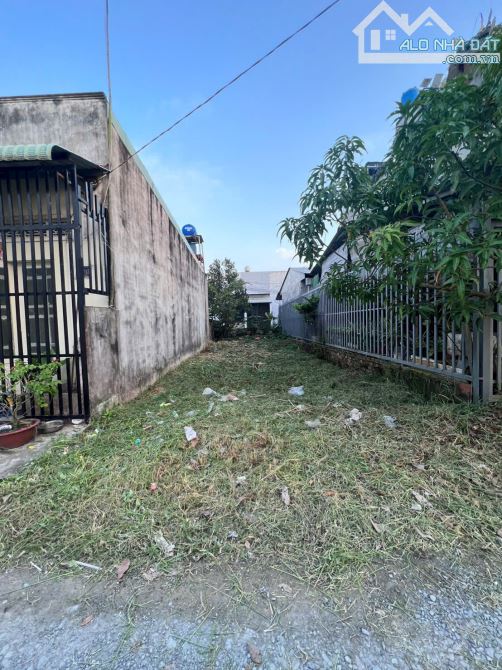 Bán đất giá rẻ khu phố 4 - Đức Hoà  . Gần chợ Đức Hoà và gần trường học Võ Vă - 4