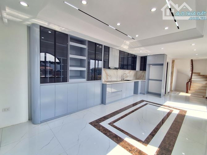Bán nhà Sài đồng, 7 tầng thang máy, Lô góc, 2 oto tránh dt 50m2 - 12.x tỷ - 4