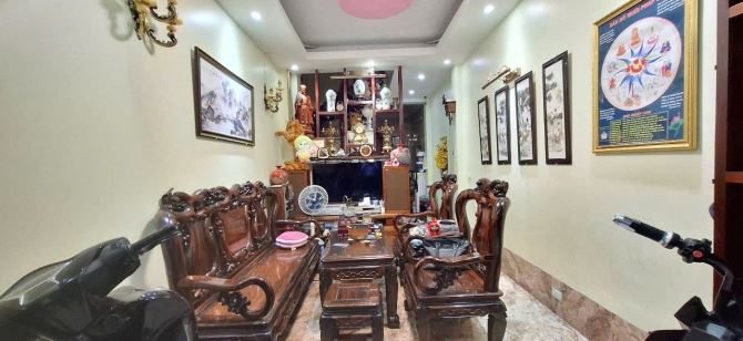 Nhà đẹp Nguyễn Trãi – Sát Royal – 4 tầng chắc chắn – 2 thoáng – 8.x tỷ - 4