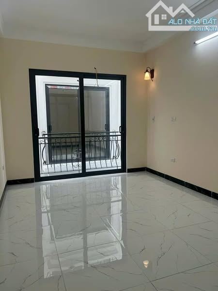 BÁN NHÀ PHỐ THẠCH BÀN LONG BIÊN 5,2 TỶ 35m 5 TÀNG MT4m GẦN Ô TÔ KINH DOANH ONLINE - 4