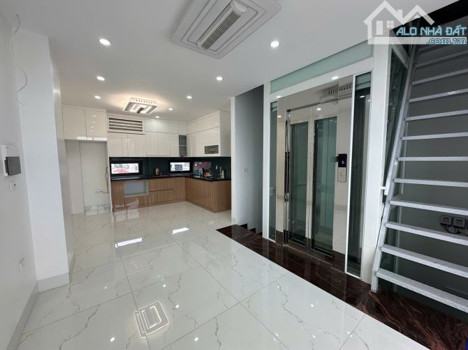 PHÂN LÔ HOÀNG QUỐC VIỆT - Ô TÔ TRÁNH - THANG MÁY KÍNH- NHÀ 2 MẶT NGÕ - DT62m2 - 4