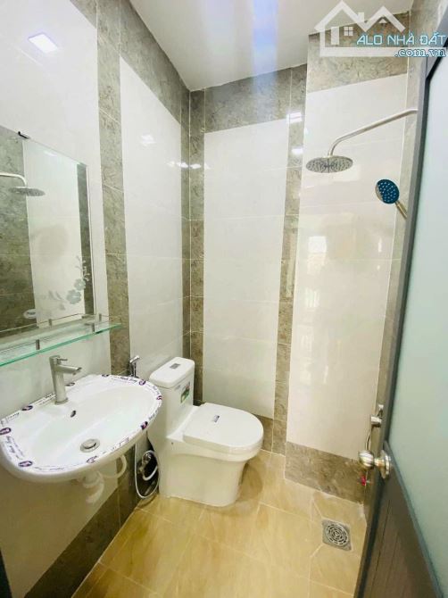 Chỉ 2 tỷ 7 có ngay nhà 3 tầng - hẻm 3.5m - Quận 8 gần cầu Chà Và. - 4