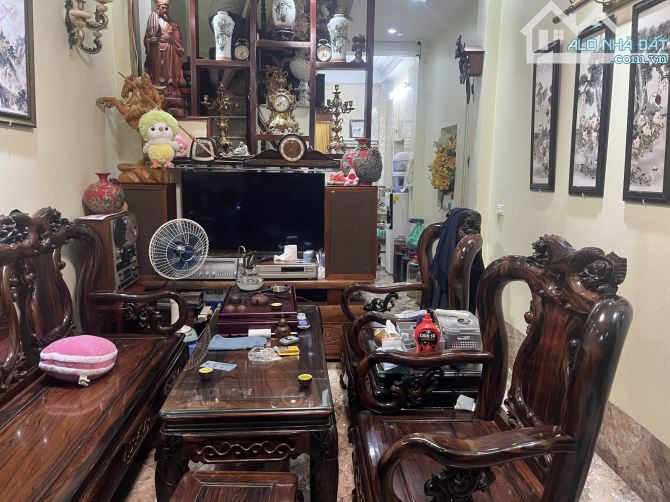 Nhà đẹp Nguyễn Trãi – Sát Royal – 4 tầng chắc chắn – 2 thoáng – 8.x tỷ - 5