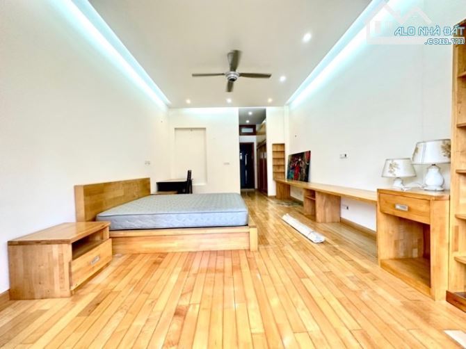 SIÊU PHẨM ĐỘI CẤN -PHÂN LÔ -Ô TÔ ĐỖ CỬA-NGÕ THÔNG - DÂN XÂY- 2 THOÁNG- Ô CHỜ THANG MÁY - 5