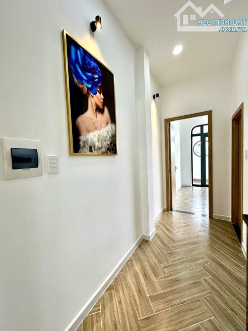 SIÊU PHẨM ĐẸP LUNG LINH - NGAY NGÃ BA MỸ THÀNH - 30M RA MẶT TIỀN HOÀNG HỮU NAM - 4 TẦNG - 5