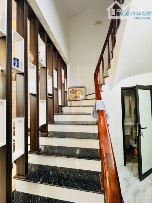 BÁN NHÀ ĐẸP- KIM MÃ- DÂN XÂY- 2 THOÁNG- S 45m - 5 tầng- MT5,5m- S 8,95 TỈ- GẦN PHỐ - 5