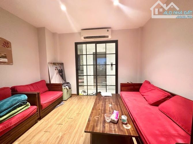 Bán nhà phố Trạm , DT 33m2 , MT 3.3m ,Xây 7 Tầng ,Giá 8.8 tỷ , Lô góc - Full nội thất - 6