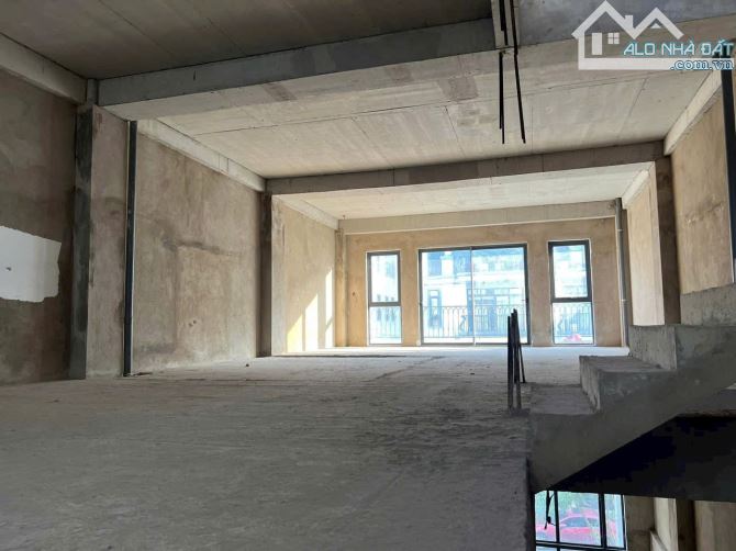 Rẻ nhất Vạn Phúc City DT 140m(7x20m) nhà thô,1 hầm 4 tầng, đã có sổ giá 28,9 TL - 6