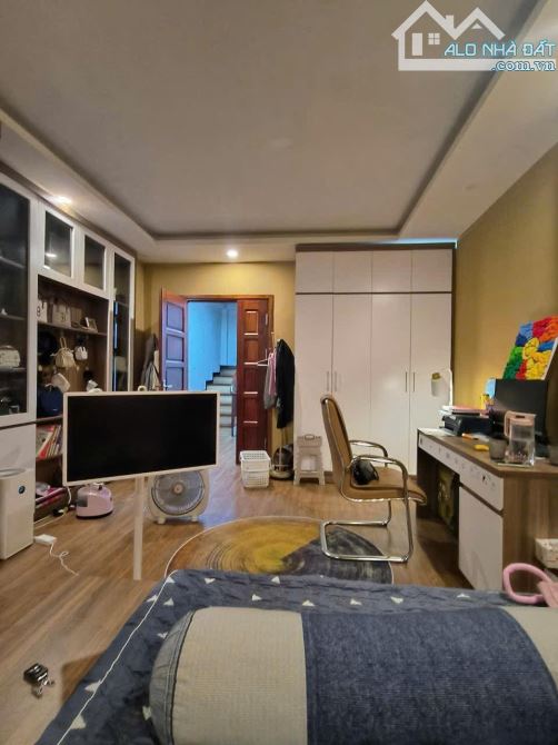 Nhà đẹp full nội thất ngõ 79 Cầu Giấy, ngõ thông rộng, Văn phòng CTY, 45m2 sổ. Giá 13.5 tỷ - 7