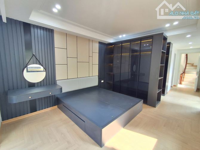 Bán nhà Sài đồng, 7 tầng thang máy, Lô góc, 2 oto tránh dt 50m2 - 12.x tỷ - 7