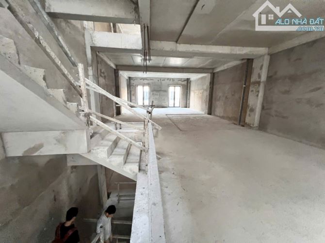 Rẻ nhất Vạn Phúc City DT 140m(7x20m) nhà thô,1 hầm 4 tầng, đã có sổ giá 28,9 TL - 8