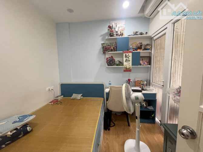 Cần bán gấp siêu phẩm chung cư Trung tâm Cầu Giấy 101m2,3Pn, full nội thất - 9