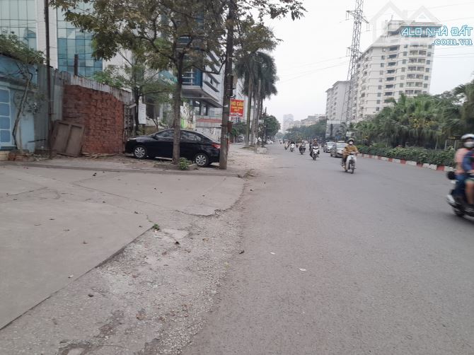 Bán nhà mặt đường Tam Trinh Hoàng Mai DT 1180m2, MT 30m, Giá 90 tỷ
