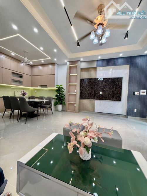Nhà 4 tầng xây mới mặt ngõ thông kd buôn bán oto đỗ cửa Trần Nguyên Hãn