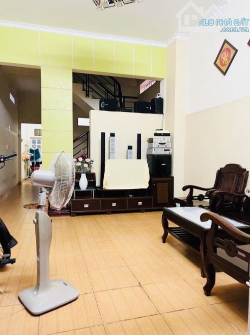 Cần Bán Nhà 1 Trệt 2 Lầu Hẻm Oto Trần Đồng 89M2 (4.5x19.7) - Giá: 7Tỷ400Triệu ( có bớt )
