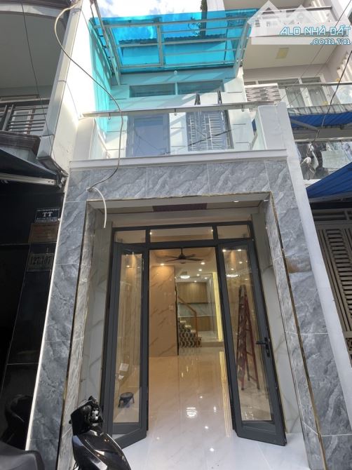 Bán nhà 3 tầng mới đẹp, hẻm xe hơi - DT: 32m2 x 3 tầng - ngay Lạc Long Quân TB - 4.x tỷ