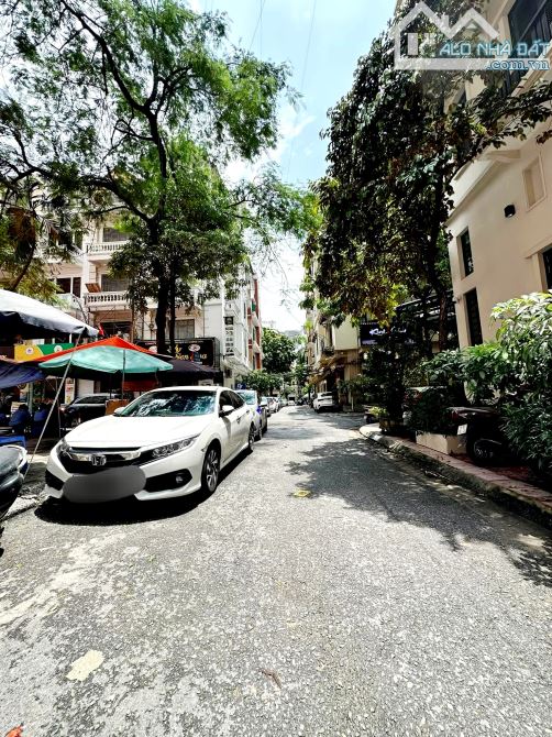 Bán nhà Lô Góc 73m² 4T Mặt tiền 17m Kinh doanh Ô tô tránh Hào Nam Đống Đa Giá 21.5 tỷ