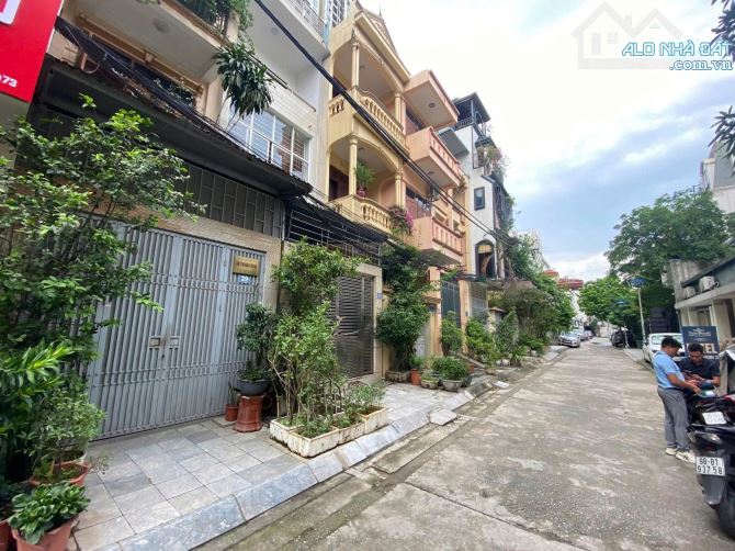 Bán gấp! Nguyễn Khuyến, Văn Quán DT 70m2, 5 tầng, ô tô tránh, vỉa hè, KD, nhỉnh 16 tỷ